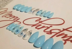 Stiletto Weihnachten Eisblau Nägel 🎄🎅❄⛄☃️ - Bild 1 von 6
