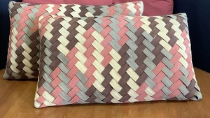 2 Cuscini da lancio accento motivo tessitura zig zag 11x20” morbido scamosciato grigio - Foto 1 di 6