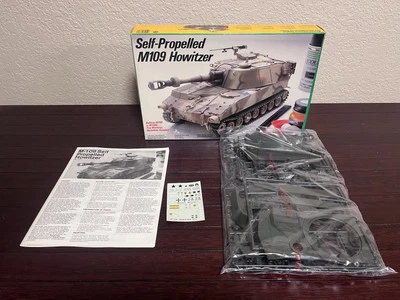 Testors Italeri Self Propelled M109 Howitzer 777 1/35 Model Kit - Image 1 of 4