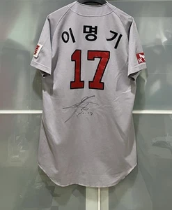 CAMISETA NEGRA DEL JUEGO DE BÉISBOL DE COREA AUTÉNTICA DE YAK KBO SK WYVERNS FIRMADA #17 - Imagen 1 de 7