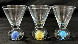 Juego de 3 vasos cordiales de vidrio artístico vintage base de burbujas modernos de mediados de siglo - Imagen 1 de 5