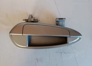 MANIGLIA ESTERNA PORTA POSTERIORE DESTRA FIAT GRANDE PUNTO - Foto 1 di 2