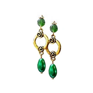 Pendientes de aro rosa perla verde y gota de cristal, elige clip o perforado - Imagen 1 de 4