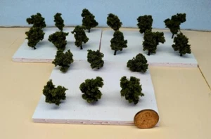 Z SCALE - HAND CRAFTED TREEZ - Medium Green - Correct Sized for Z Scale -18 Pack - Picture 1 of 4