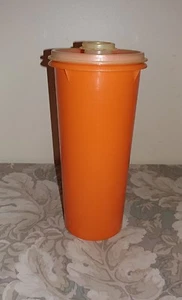 Brocca vintage Tupperware alta e sottile con coperchio arancione / # 262-9 - Foto 1 di 4