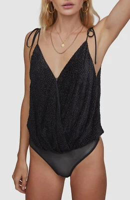 Body feminino ASTR The Label preto Thalia com miçangas gola V tamanho M $175 - Imagem 1 de 3