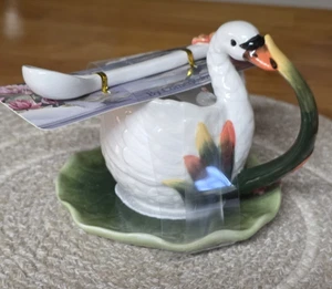 ECKE RUBIN SCHWAN UND LOTUSBLUME TEETASSE & UNTERTASSE MIT LOTUSBLÜTENLÖFFEL NEU - Bild 1 von 16