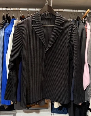 CHAQUETA ISSEY MIYAKE HOMME PLISADA "MALLA EXTERIOR" NEGRA TALLA 4! Foto 1 de 4