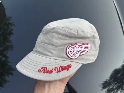 Sombrero Detroit Red Wings Beige Correa Trasera Gorra Mujer Galaxia Militar NHL Hockey Foto 1 de 4