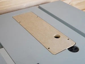 Inserto de separación cero DADO para sierra de mesa Bosch GTS18 8-1/4" - Imagen 1 de 3