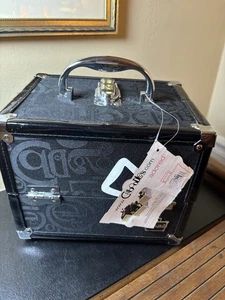 Caboodles Adored 4 Tablett Zug Schminkkoffer - Bild 1 von 8