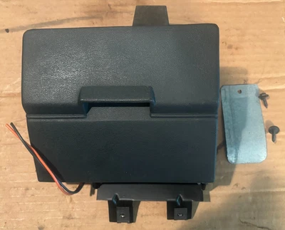 Cenicero y cubierta de soporte para panel de ajuste de tablero Chevy Citation 1982 OEM 14028640 LO Foto 1 de 4