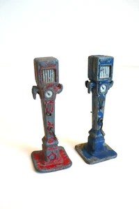 DINKY TOYS ANCIEN 2 POMPES À ESSENCE MÉTAL Ht 5,5 cm ÉTAT DE JEU années 50/60 - Imagen 1 de 4
