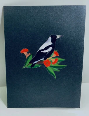 Tarjeta de felicitación emergente 3D flor nativa goma roja amante pájaro urraca australiana en blanco Foto 1 de 4
