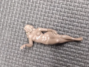 RAR orig alte 50er Jahre Marx "HARTPLASTIK" liegende badende Schönheit Figur BRAUN - Bild 1 von 2