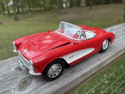 Chevrolet Corvette 1957 rojo blanco carretera resistente escala 1/18 diecast 92018  Foto 1 de 4
