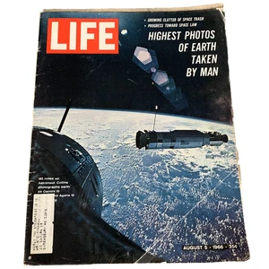 Life Magazine Vintage Issue August 5 1966- Highest Photos of Earth Taken by Man - Picture 1 of 12