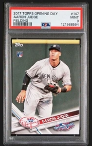 Topps Opening Day 2017 - Aaron Judge #147 Fielding (RC) PSA 9 como nuevo - Imagen 1 de 2