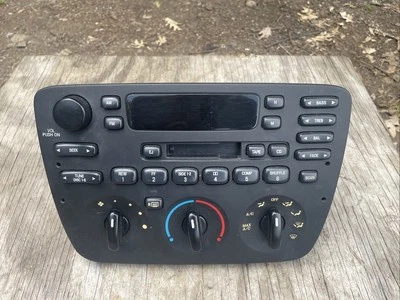 Radio casete Ford Taurus 2000-2007 AM/FM reproductor de cinta calor aire acondicionado controles de clima Foto 1 de 4