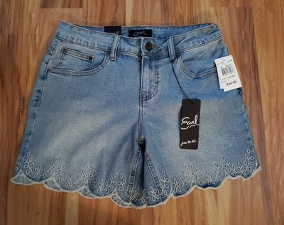 NWT NEW Earl Jeans Embroidered Scalloped Hem Denim Shorts Size 6 - Image 1 of 4