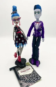 Monster High Ghoulia Yelps & Slo Mo Love’s Not Dead Doppelpack inkl Ständer sehr guter Zustand  - Bild 1 von 18