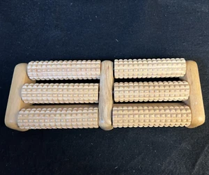 Massaggiatore Piedi a Rullo in Legno Sollievo Fascite Plantare, Tallone, Arco Muscoli 3 Fila - Foto 1 di 5