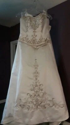 Novo Vestido de Noiva Christina Wu Duas Peças (Inclui Camiseta de Noiva) - Imagem 1 de 4