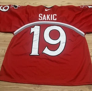 NIKE AUTHENTIC #19 JOE SAKIC CANADA OLYMPIC TEAM HOCKEY TRIKOT GR. XL EUC SELTEN - Bild 1 von 12