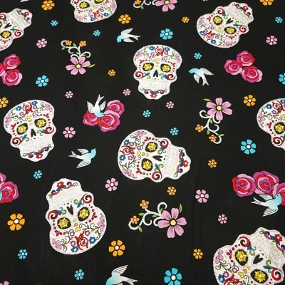 Día de los Muertos POR David Textiles Coloridas Calaveras de Azúcar en Negro con Plata Foto 1 de 4
