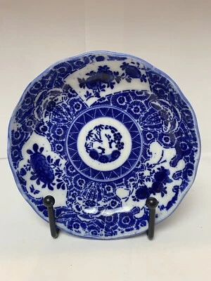 Plato japonés del siglo XIX transferware azul y blanco flores hojas Foto 1 de 4