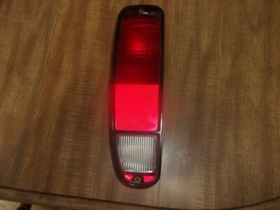 1982 - 1984 Dodge Rampage Carcasa de luz trasera izquierda del conductor  Foto 1 de 4