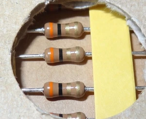 500 pcs 3 ohms 1/4W, 5% carbon film resistors. - Picture 1 of 1