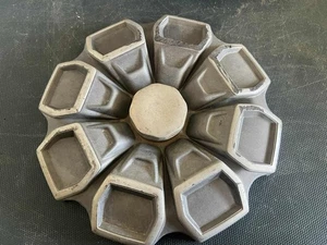 B521. Datsun F10 Hubcap - Picture 1 of 8