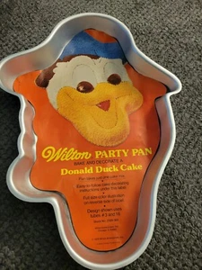 Vintage Donald Duck Wiltons 1974 Cake Pan - Picture 1 of 3