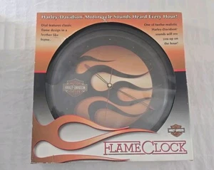 Harley Davidson 13" Round Flame Wanduhr Motorrad Sounds Hourly Neu in Box - Bild 1 von 3