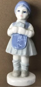 RARA statuina vintage anni 20 ragazza che tiene libro porcellana 4" - Foto 1 di 4