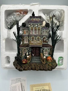 Hawthorne Village The Munsters Grandpa's Touch of Transylvania Hotel Neu - Bild 1 von 3