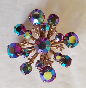Vintage Brosche Anstecknadel rot Aurora Borealis rot Strass Sunburst Fleur de Lis - Bild 1 von 5