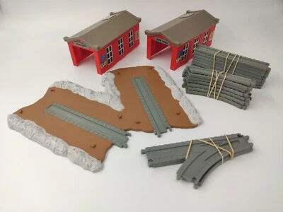 Micro Machines - Trains - Engine House - Image 1 of 4