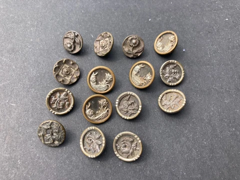 Lot of 15 - 18-19thc VICTORIAN Era BRASS BUTTONS w FLOWERS Design ~ 1/2 in dia Cover