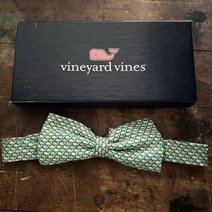 Vineyard Vines Boys Green Silk Whales Bow Tie - Picture 1 of 6