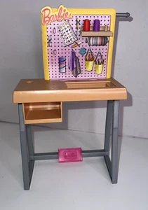 Barbie Puppenmöbel - Modedesign Studio - Arbeitsplatz und 2 Spulen - 2019 - Bild 1 von 9