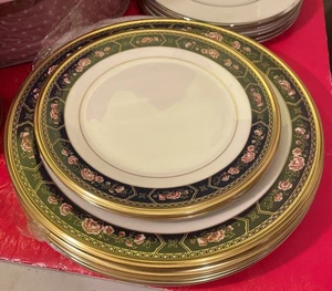 Lenox Royal Peony USA 4 PEZZI 10 5/8 e 2 pezzi 8 1/8 - Foto 1 di 2