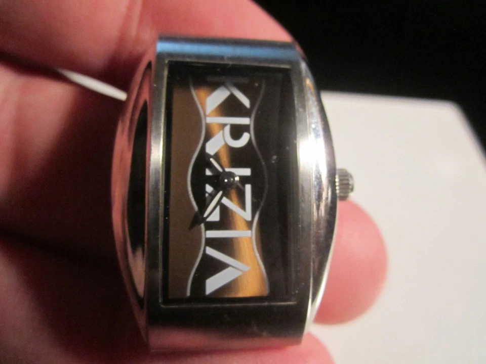 RELOJ KRIZIA TANK SEÑORA SIN CORREA NO FUNCIONA NECESITA BATERÍA NUEVA - BBA-33G Foto 1 de 4