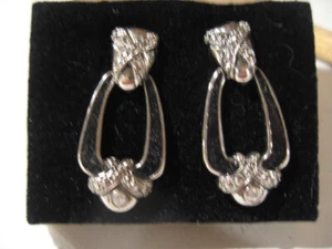 AVON ERBSTÜCK ELEGANCE OHRRINGE SILBERFARBEN NEU IM KARTON*1992*VINTAGE - Bild 1 von 6