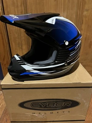 Casco Cyber Dyno UX-23 Talla Juvenil Mediano Perla Blanco y Azul Foto 1 de 3