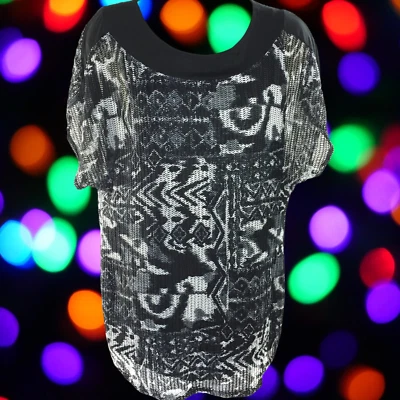 Blusa Camisa Top Suzie in the City Mujer XL Estampado Abstracto Tejido Abierto Malla Negra Foto 1 de 4