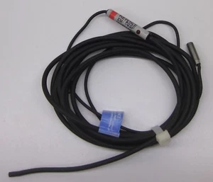 Keyence EM-005P Inductive Proximity Sensor w/ In-Cable Amplifier, PNP - Picture 1 of 5