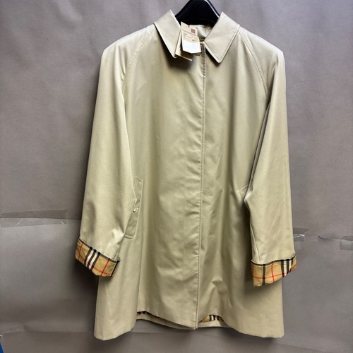 Cappotto Burberry nuovo con etichette $695 foderato trench Nova Check nylon idrorepellente taglia 16
