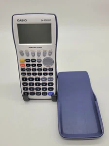 Casio FX-9750GII graphischer Taschenrechner - mit Abdeckung weißes Gesicht blaue Abdeckung - Bild 1 von 9